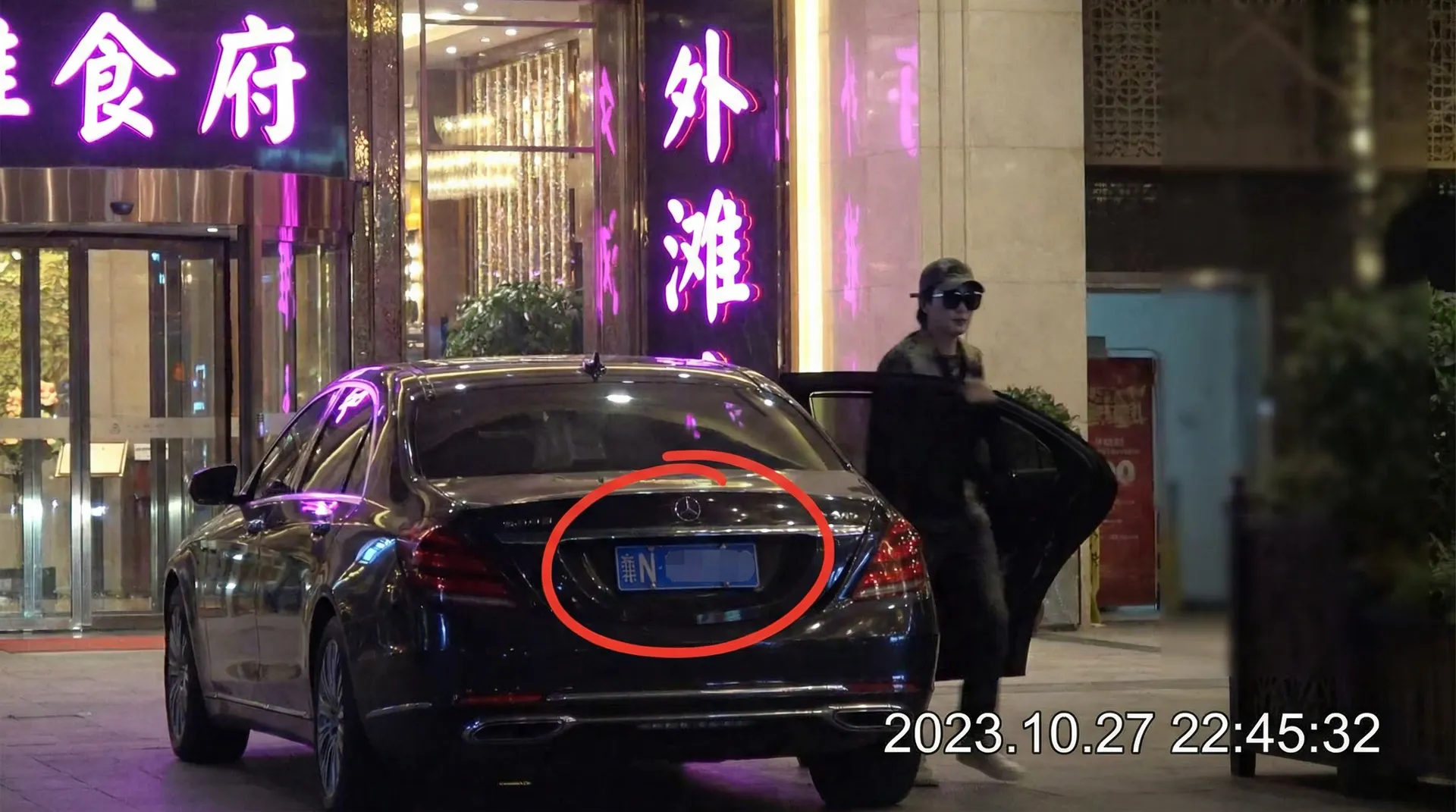 小马拉大车-动画高清全集|小马拉大车正版资源免费播 - 豪车餐厅外被拍